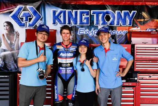 Alfileres de Mike Jones y KING TONY