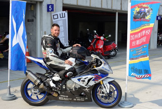 The Coach & Motorcycle - 02