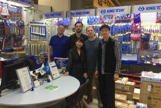 KING TONY与客户们