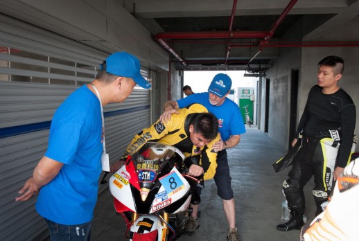 El entrenador enseñó a los estudiantes - 01