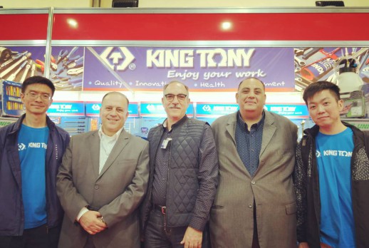 与顾客合照 - 01