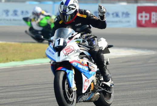 教练在赛道上教学现况 - 05