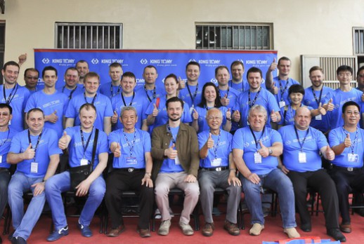 俄罗斯代理商与经销商在KING TONY公司