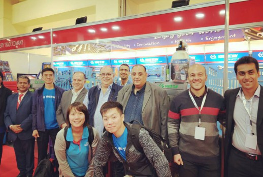 与顾客合照 - 03