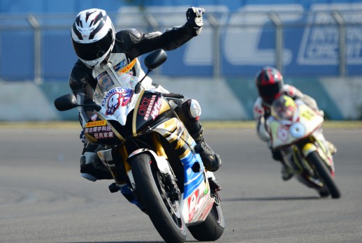 教练在赛道上教学现况 - 02