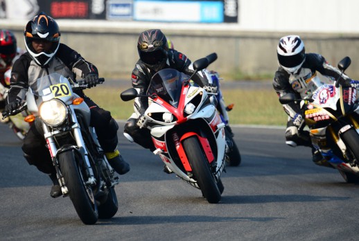 教练在赛道上教学现况 - 03