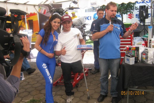 得奖者与模特儿合照