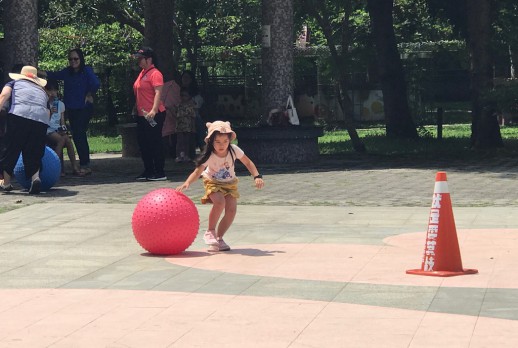 翻滚吧荔枝-亲子滚球大赛-5
