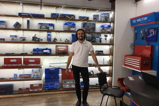 The display of KING TONY tools and staff