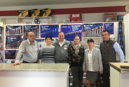 与顾客合照 - 03