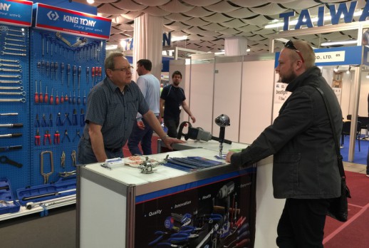 消费者参访 KING TONY 摊位 - 01