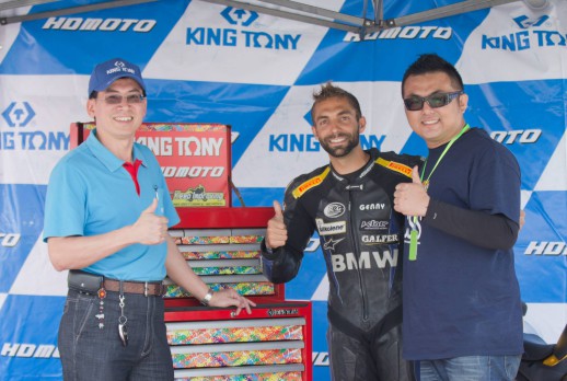 KING TONY副总、教练、与加菲猫合照