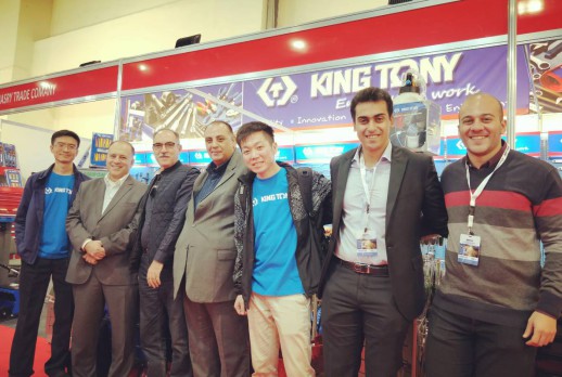 与顾客合照 - 02