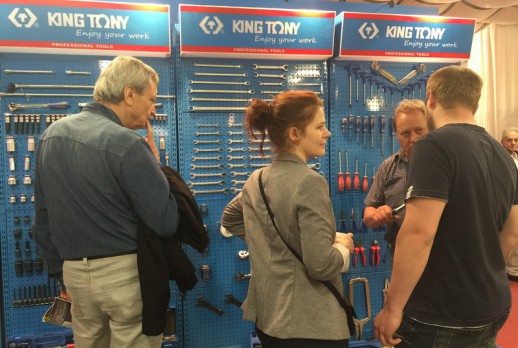 消费者参访 KING TONY 摊位 - 02