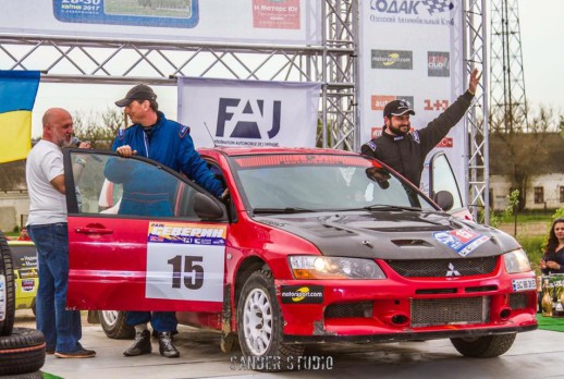 KING TONY比赛车在舞台上 - 02