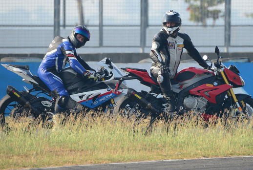 The coach rode motorcycle - 07