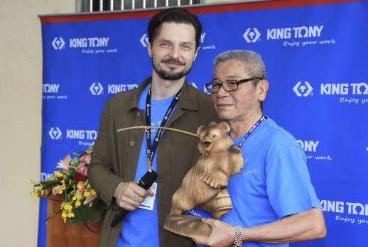 俄罗斯代理商与赖董事长