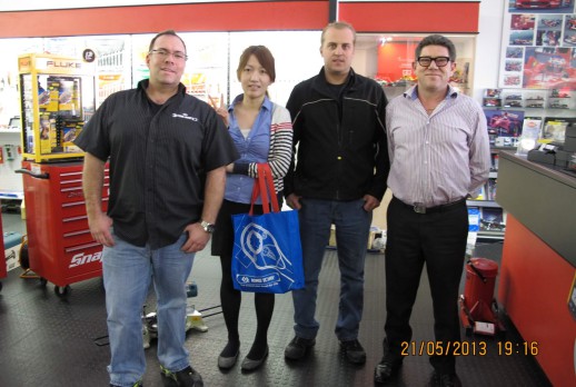 KING TONY与客户 - 01